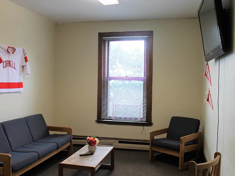 Aces Apartments — Photo 39