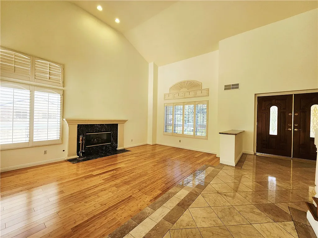 4 bed, 3265 sqft, $5,900 — Photo 4