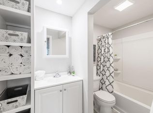 953 Dyer Ave APT 110, Cranston, RI 02920