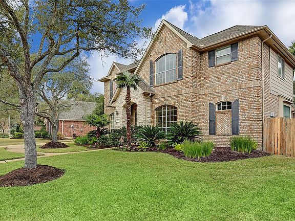 2nd image of 1822 Crescent Oak Dr