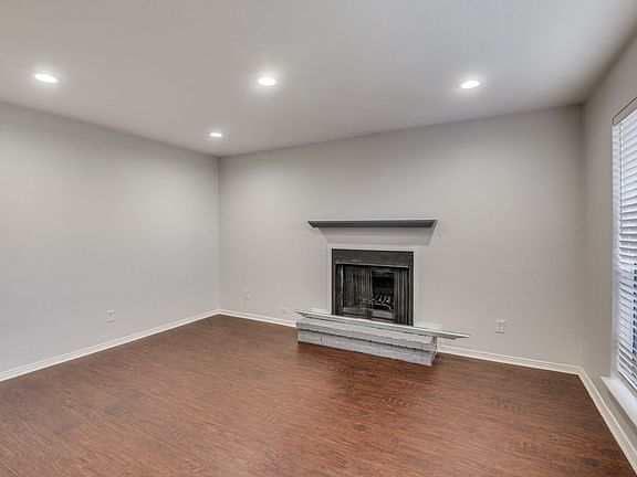 3rd image of 2801 Meadow Park Dr Unit B
