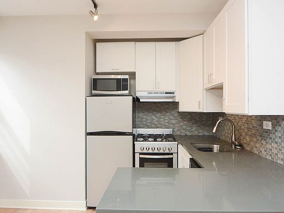 2nd image of 511 W Belmont Ave #82