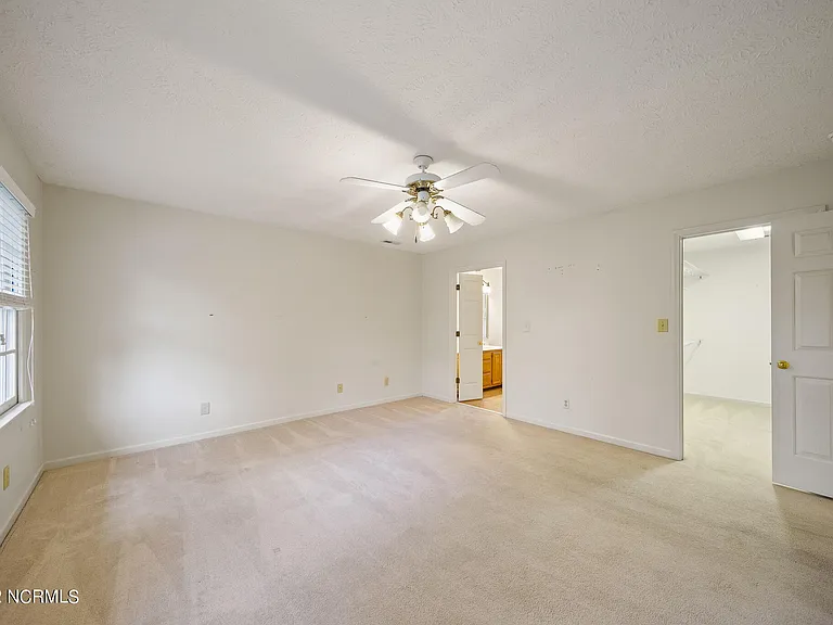 300 Clearfield Ln — Photo 26