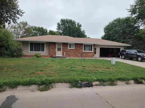 711 Geisinger Rd, Storm Lake, IA 50588