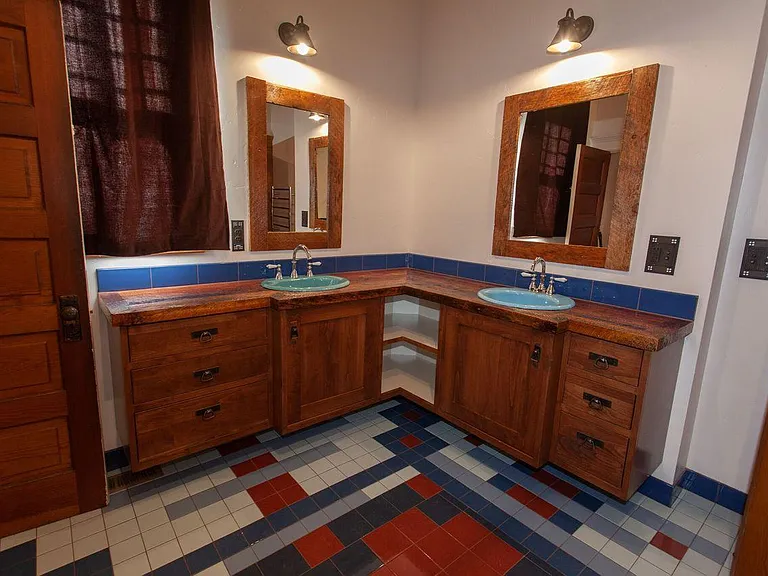 Upstairs bathroom 1