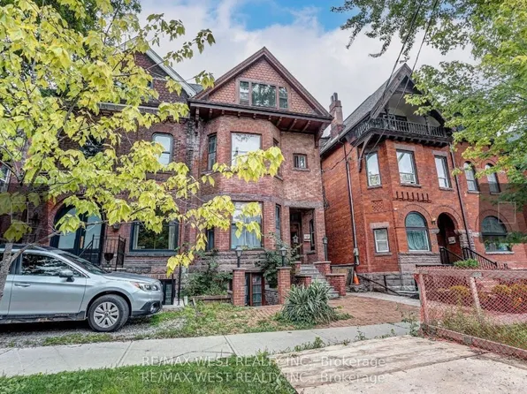 125 Madison Ave #102, Toronto, ON M5R 2S3