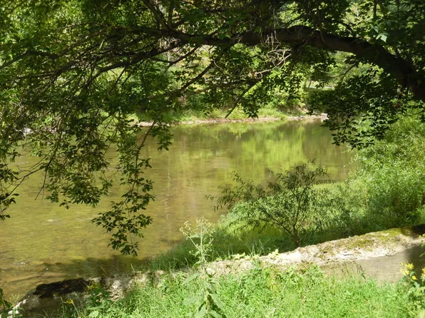 99 6th St, Marlinton, WV 24954