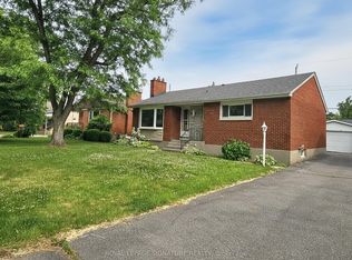 2368 Drury Ln, Ottawa, ON K2C1G5