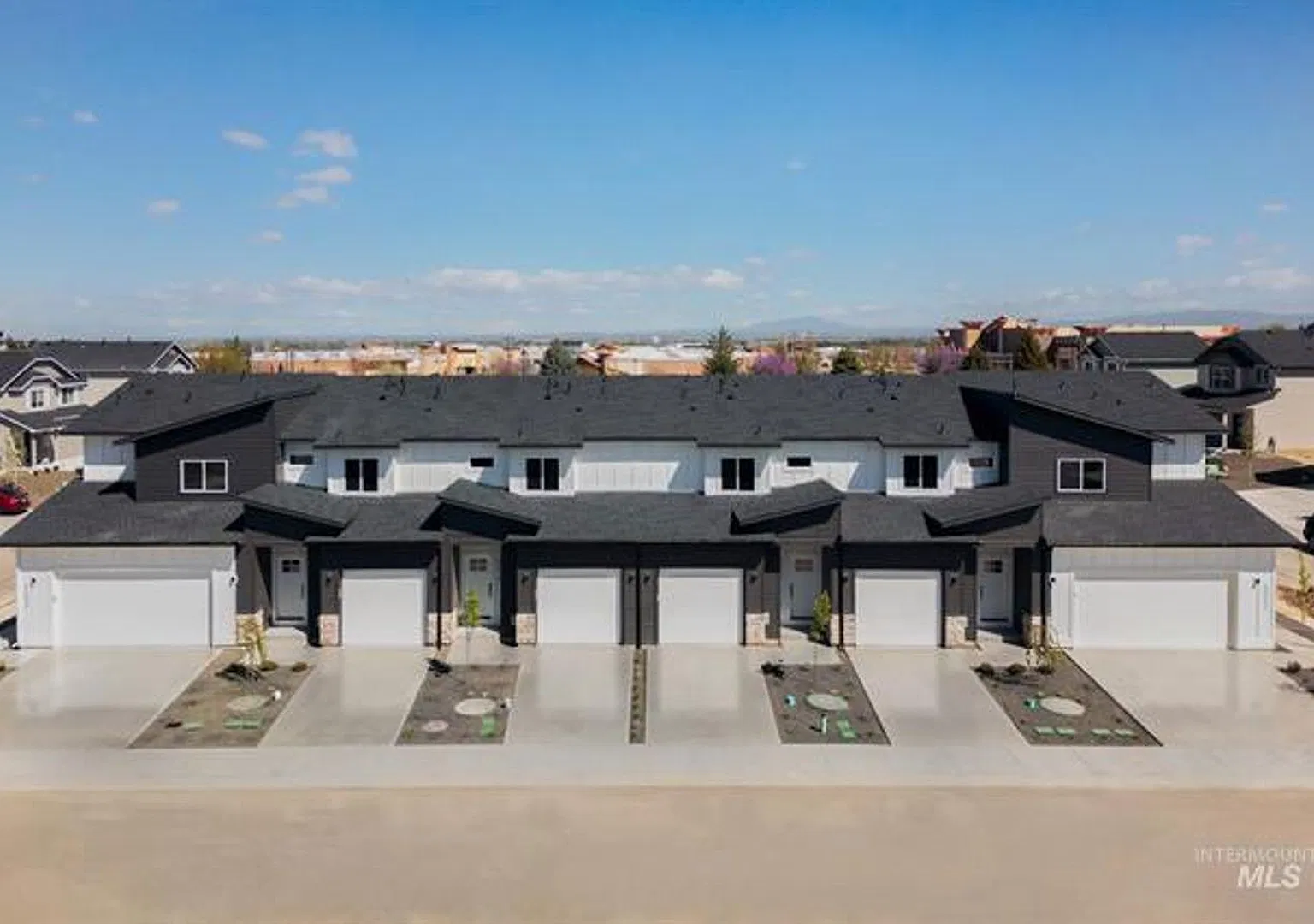 Gorgeous Townhouse with 2 Master Bedrooms!! Prefer a 6 Month Lease! — Photo 1