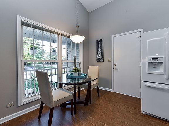 4th image of 410 Travelaire Ave