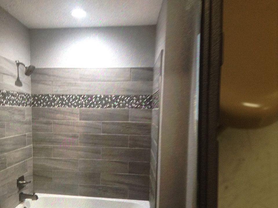 2nd image of 164 E Collins St