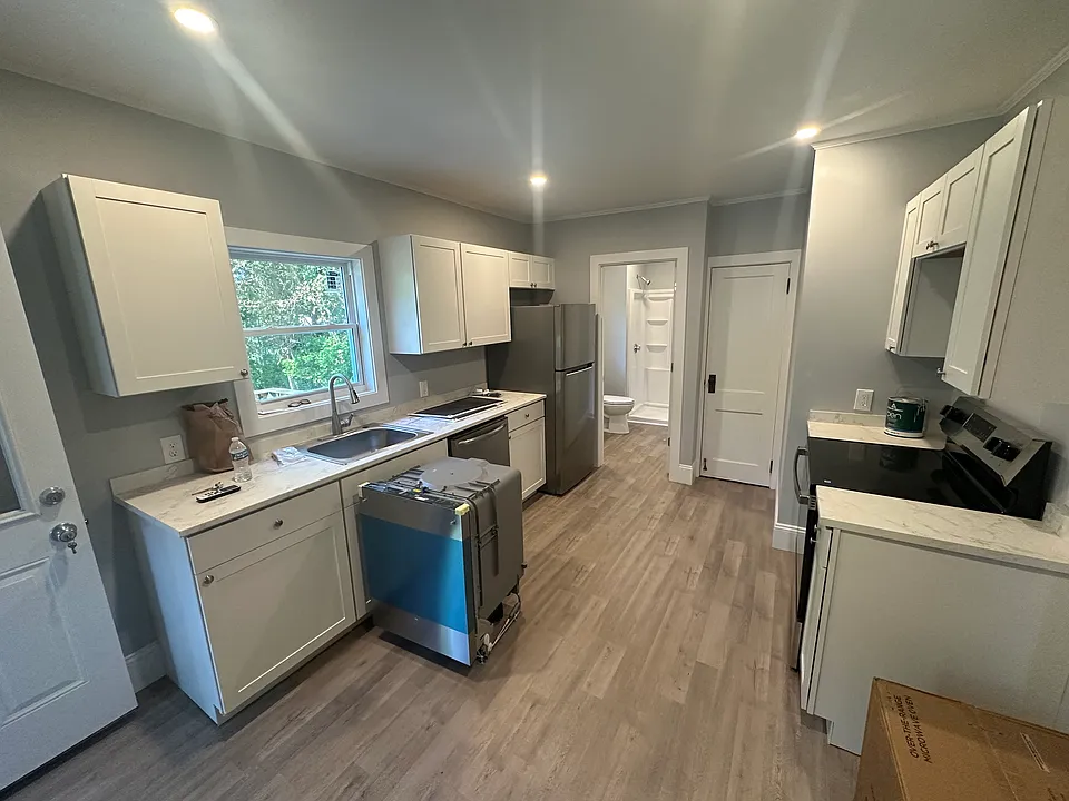 105R Main St