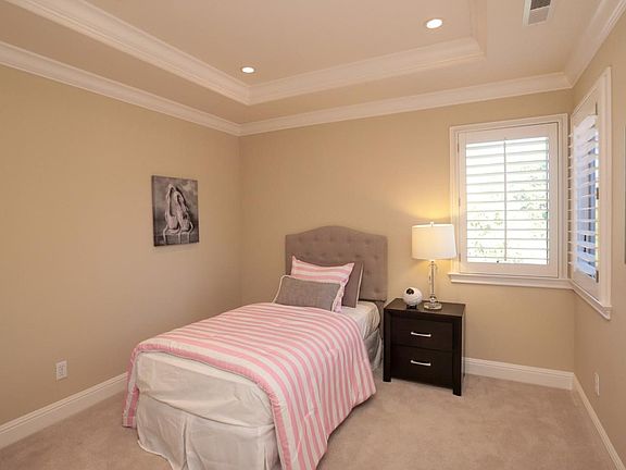 5th image of 473 E Meadow Dr