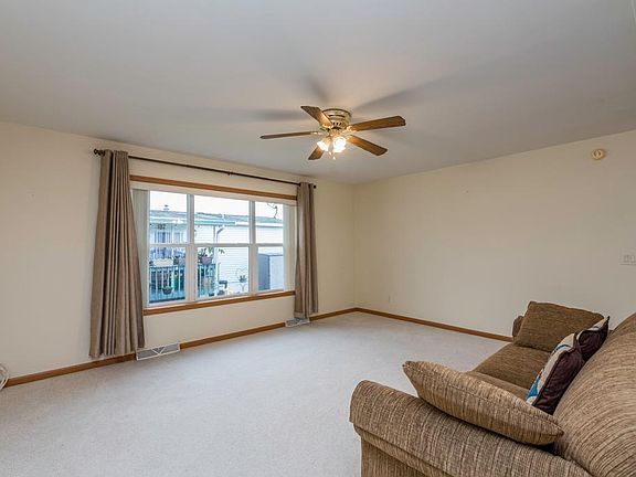 4th image of 3320 Evergreen Ln