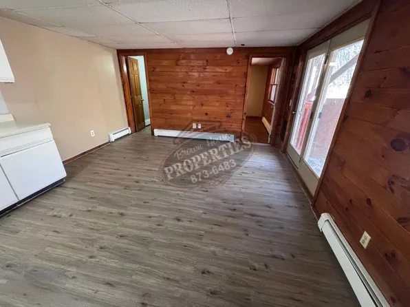 11 Center, 11 Center St APT 7, Oakland, ME 04963