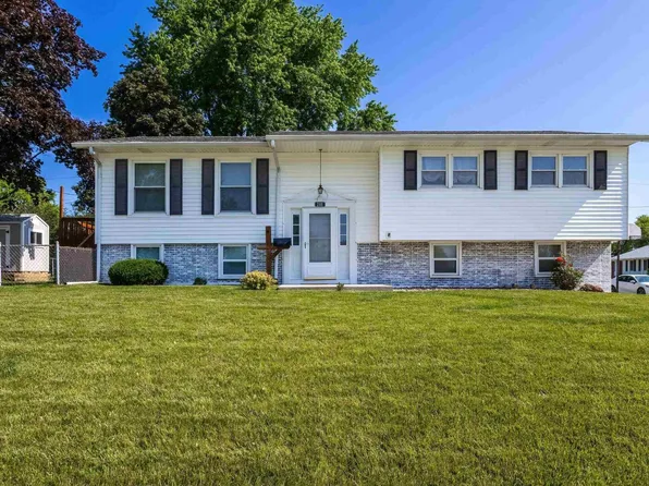208 W 46th St, Davenport, IA 52806