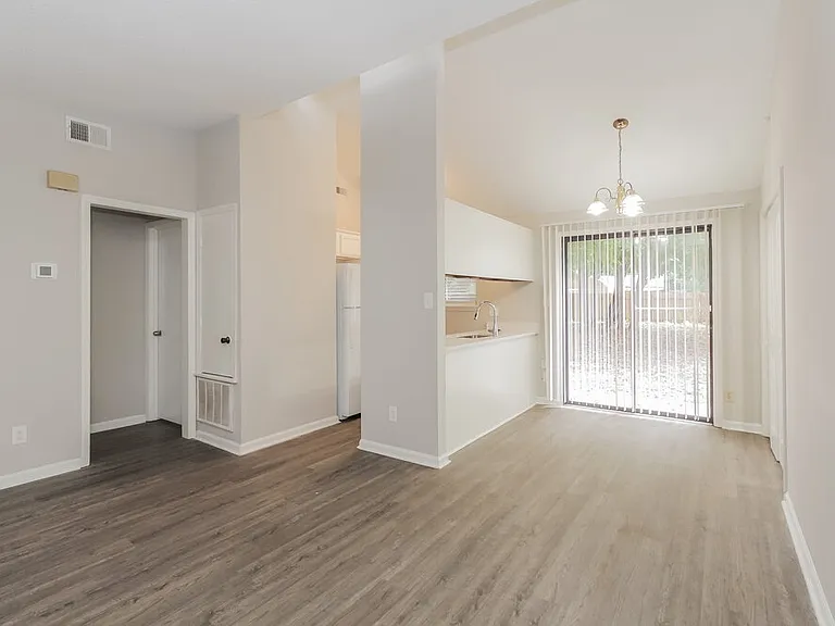 5128 Glenview Ct — Photo 5