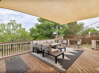 906 N Adams St, San Angelo, TX 76901