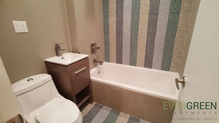 Rented by Evergreen Apartments BK | media 27