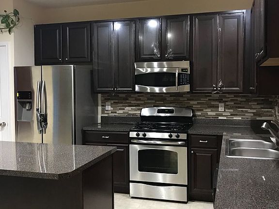 3rd image of 788 Jacobsen Cir
