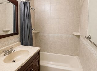 190 College Dr, Edison, NJ 08817