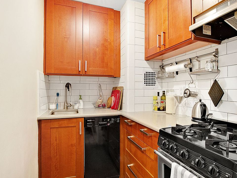 1st image of 150 E 27th St APT 4K