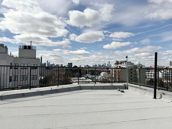 5th image of 61 Delmonico Pl #2A