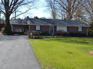 6220 Parkfield Ln, Clemmons, NC 27012