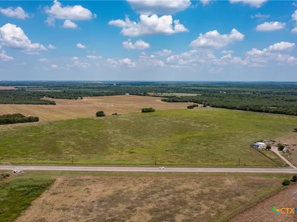 Refugio Hwy, Victoria, TX 77905