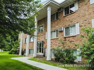 2710 Rosalyn Ct APT 204, New Hope, MN 55427