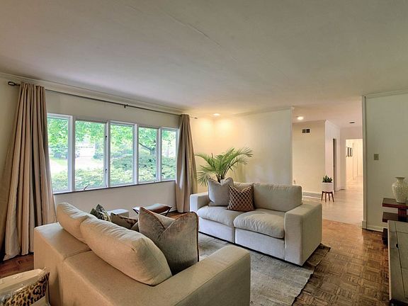 4th image of 1110 Audubon Dr
