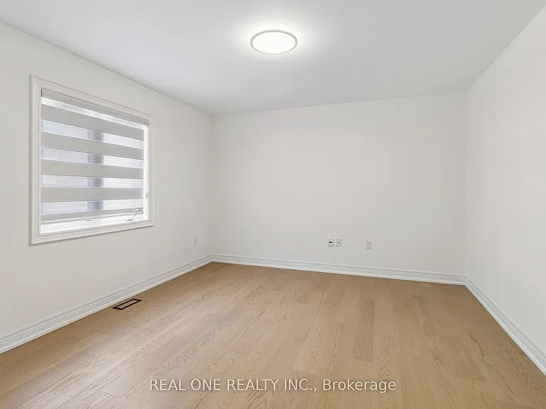 19 Rivoli Dr — Photo 32