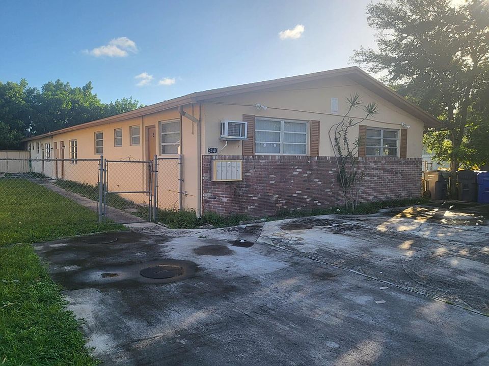 1st image of 2440 Hayes Street