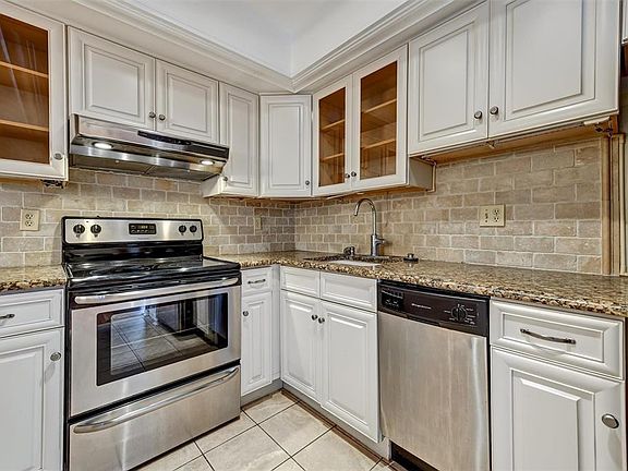 3rd image of 2833 Orange Tree Cir N APT C