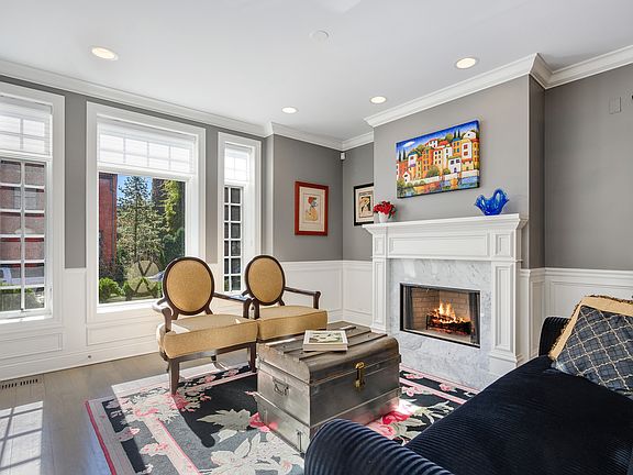 3rd image of 910 W Fullerton Ave #1