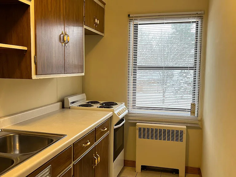 905 Kilian Blvd SE — Photo 23