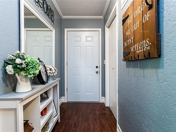 2nd image of 9 Hampstead Cir