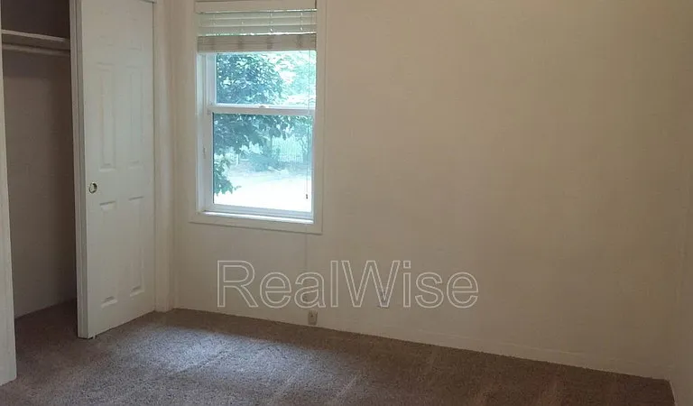 443 NE Baker Dr — Photo 14