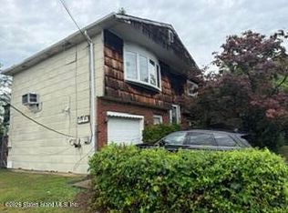 563 Foster Rd, Staten Island, NY 10309