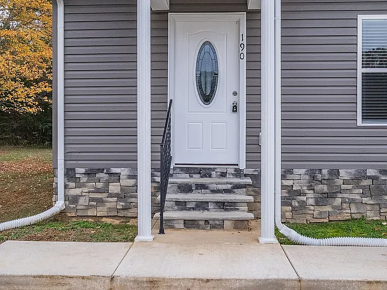 2 bed, 900 sqft, $1,350 — Photo 2