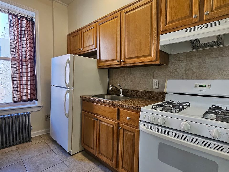 1st image of 2262 42nd St APT 1