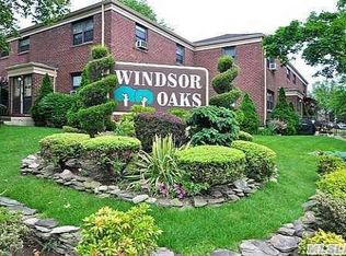 7455 220th St, Bayside, NY 11364