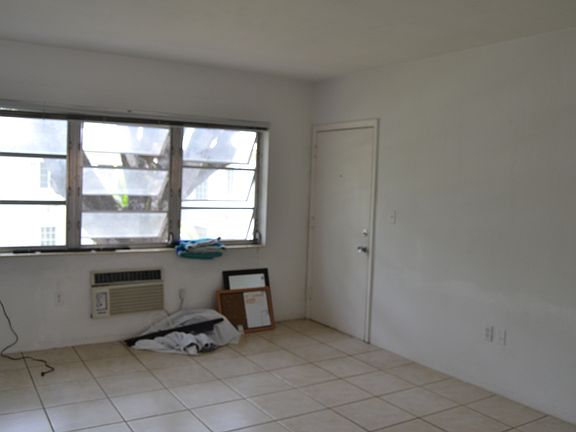 4th image of 731 Almeria Ave APT 4