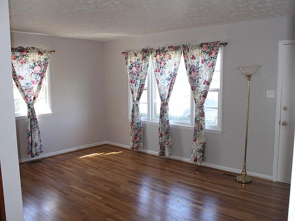 3rd image of 534 Sandalwood Dr