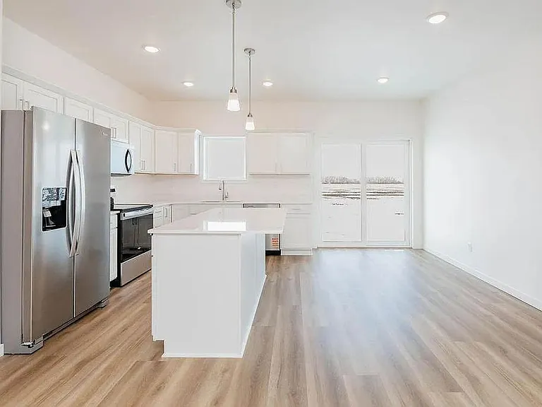 1521 Keystone Cir NE — Photo 6