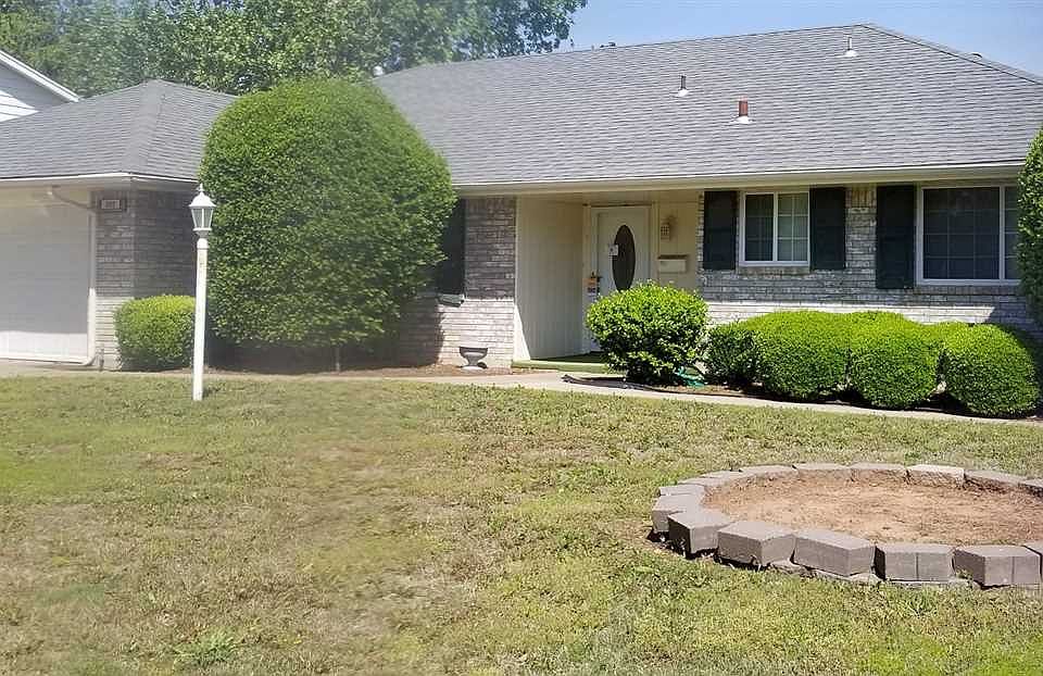 1st image of 805 NW 44th St