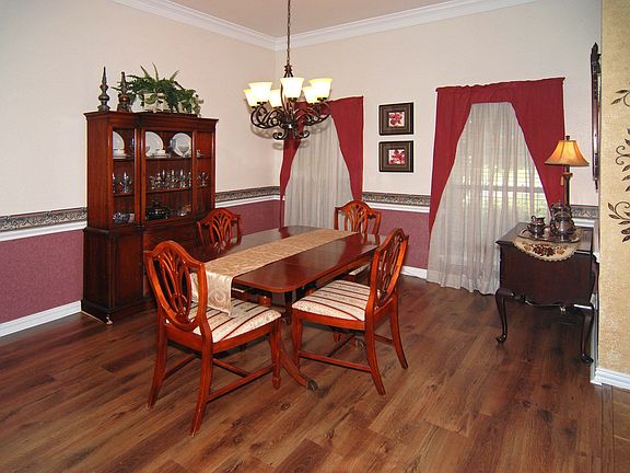 4th image of 201 Redwood Dr