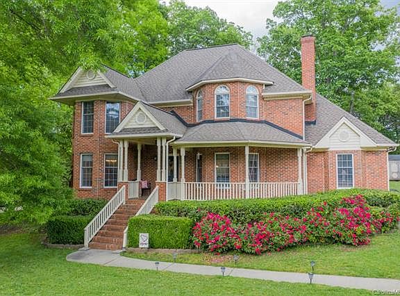 2nd image of 1836 Shorewood Dr