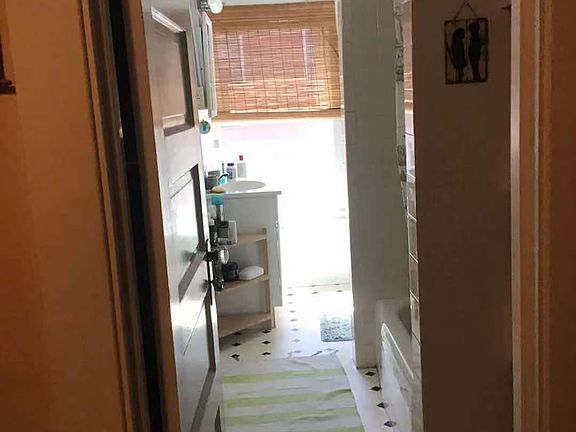 4th image of 733 Whitney Ave Unit 3