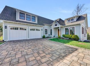 5911 Roycroft Dr, Roanoke, VA 24018